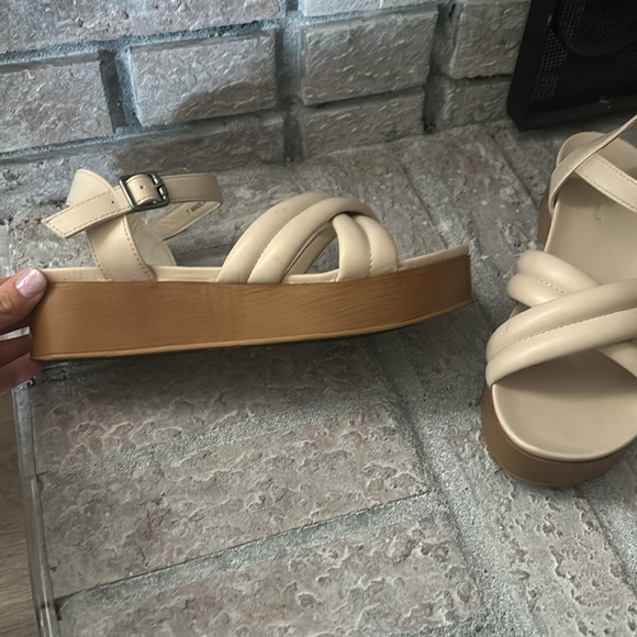 American Eagle Crossover Padded Wedge Sandal - Picture 3 of 5